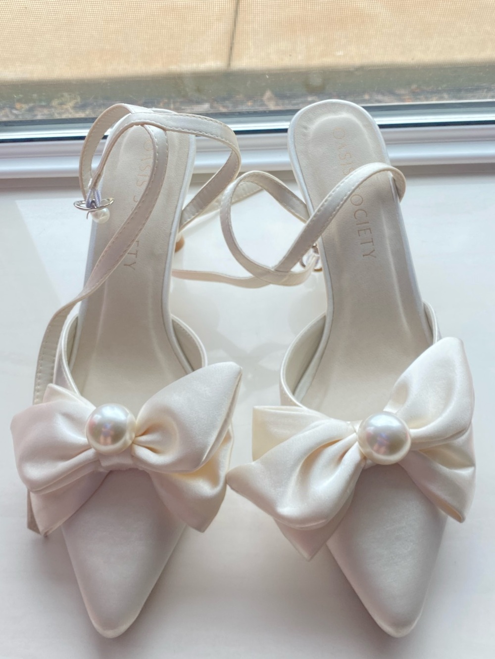 Oasis Society Collette Ivory Bow Pointed-Toe Slingback Heels with Pearl Accent